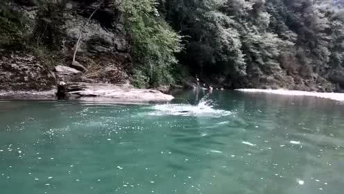 怪物大入侵中文版